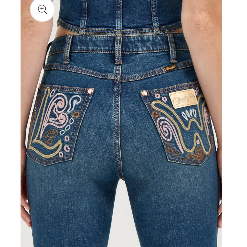 NWT Wrangler Lainey Wilson Embroidered Bell Bottoms - Picture 4 of 8